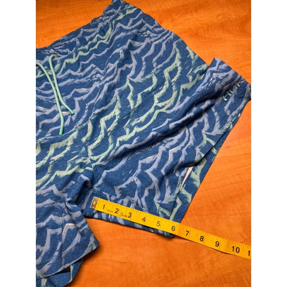 Huk Performance Fishing Shorts Mens XXL Blue Wave Print Board Trunks 6in Inseam